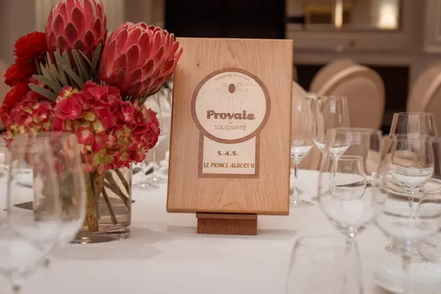 trophée bois massif personnalisé